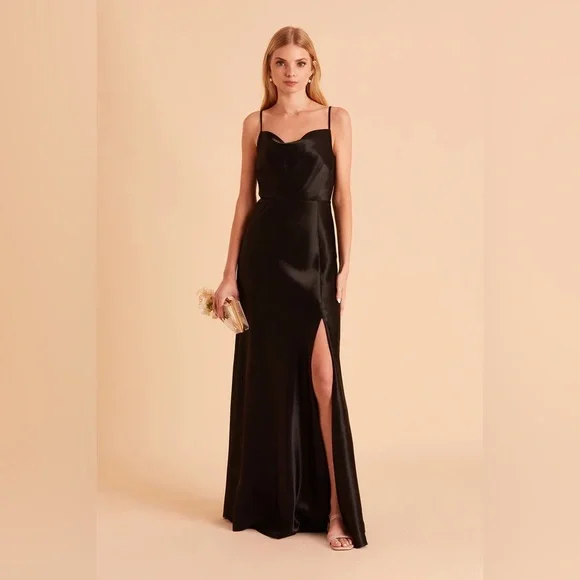 Elegant Black Satin Gown - Picture 4 of 7